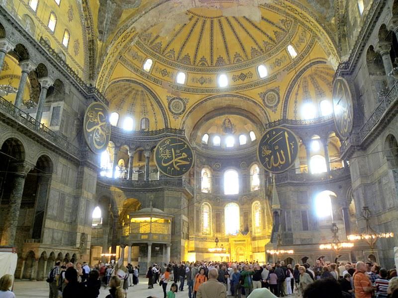Santa Sofía: cúpula y mosaicos del esplendor bizantino